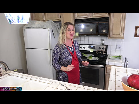 ❤️ Stepmom mulgere eum in culina ante diem suum ad nos la.yourxxxvideos.ru